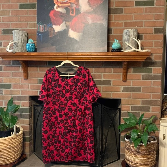 2X Crimson Embroidered Black Roses Dress NWT - Picture 2 of 11